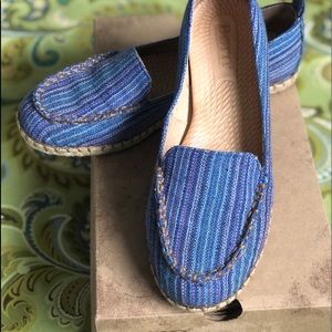 Born "Sutton" Flats/Espadrilles 7.5 Blue multi